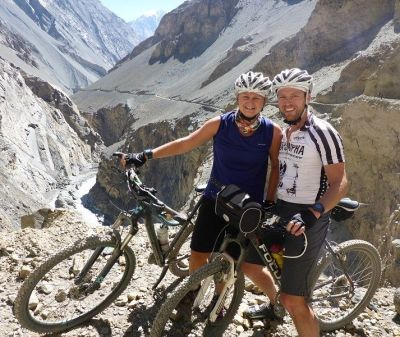 Diana & Gerben Cycling on the  tour with redspokes